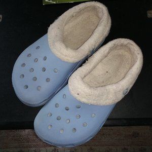 POWDER BLUE ORIGINAL CROCS WITH FLEECE LINING Sz6 VGC